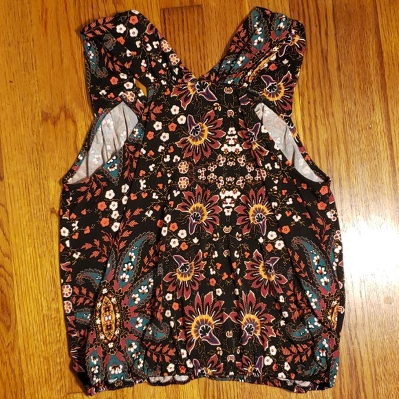 BCBGENERATION Black Tribal Print Sleeveless racerback top - Picture 5 of 7